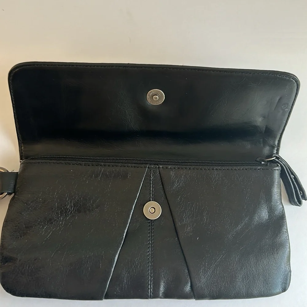 Kenneth Cole Reaction Clutch Wristlet in Black